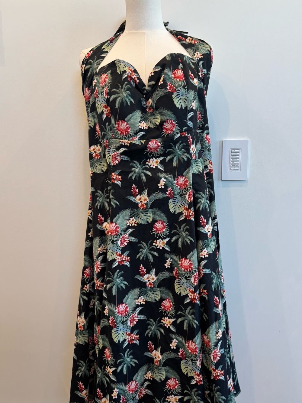 Heart of Haute NWT Black Cotton Tropical Hawaiian Halter Midi Dress Plus Size